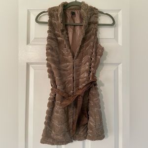 EUC Zio Faux Fur Vest with Faux Leather Tie, Size Medium Mob wife aesthetic